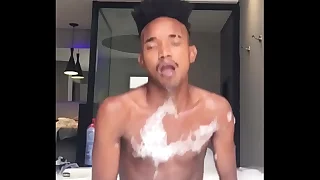 NOVINHO NEG&Atilde;O BRASILEIRO MOSTRANDO SUA PICA DE 23CM