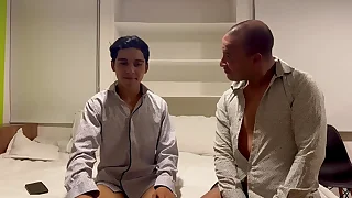 Este joven nunca hab&iacute;a probado una gran verga como la que tiene este discapacitado